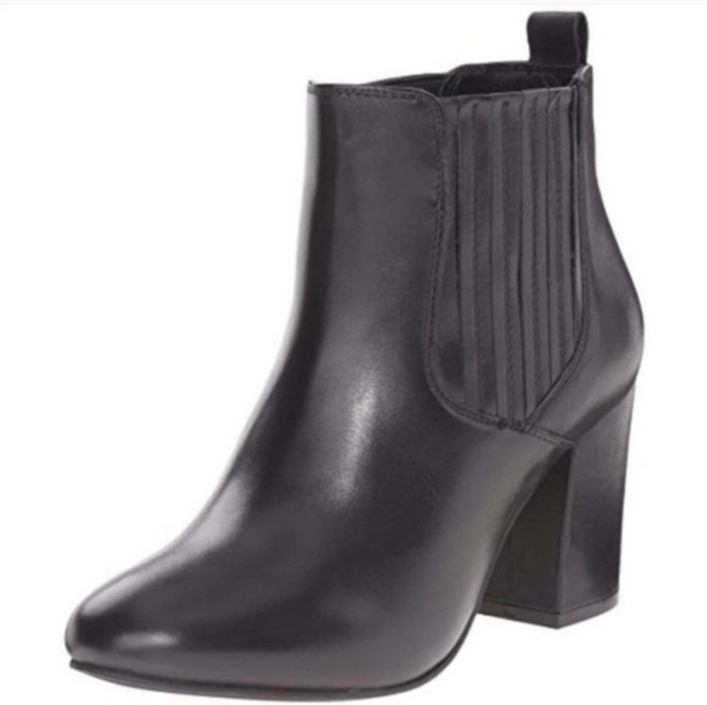 Steve Madden 'Gasto' Black Leather Block Heel Ankle Booties Size 8